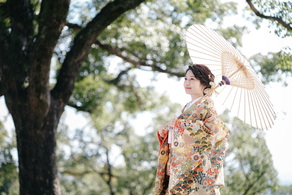 和歌山・和歌山城の前撮り/フォトウェディングのロケーション撮影 | 優しい光で包み込まれるロケーションショット。