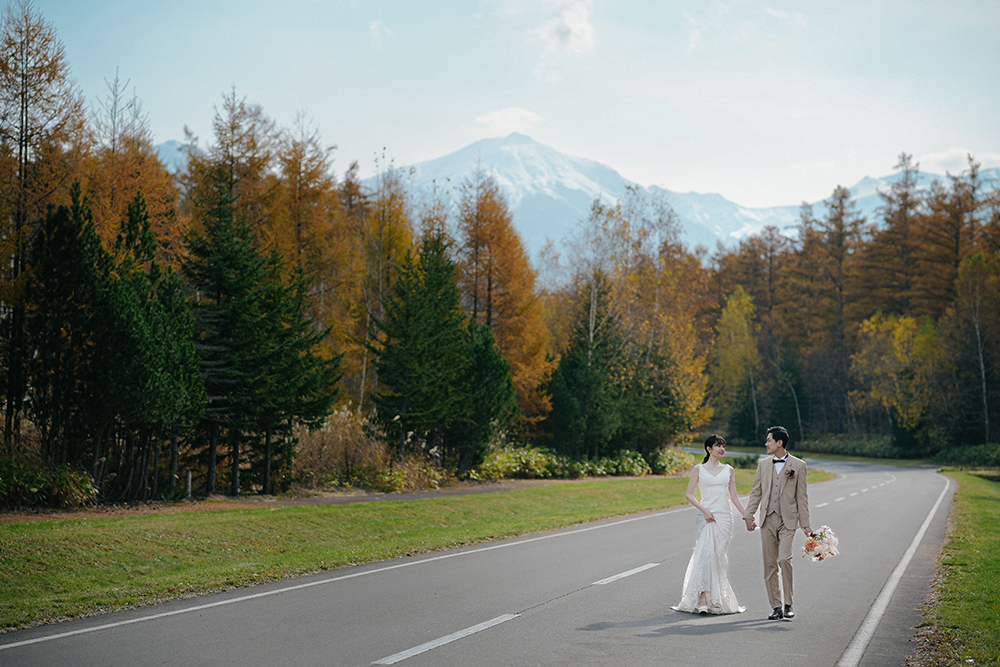 北海道・秋の前撮り/フォトウェディングのロケーション撮影 | 大自然を感じられるのは北海道ならでは。