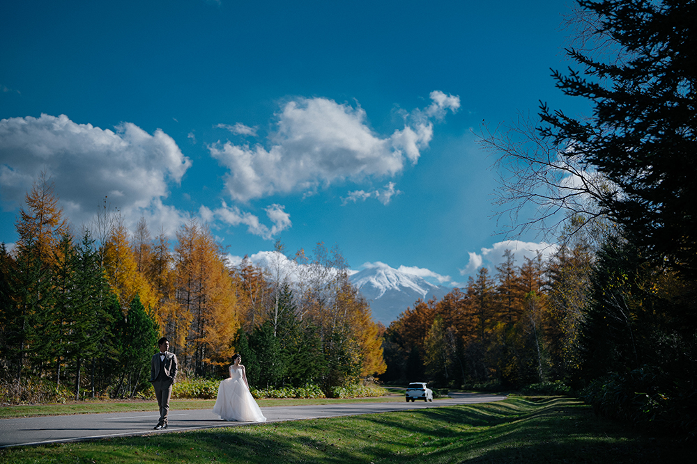 北海道・秋の前撮り/フォトウェディングのロケーション撮影 | 大自然をバックに。