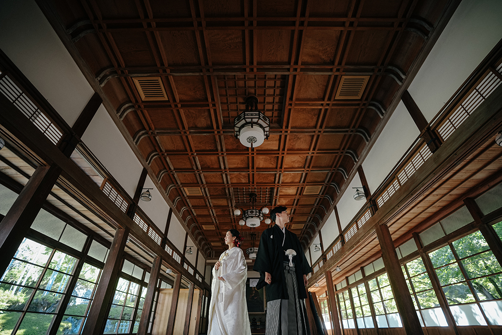 静岡・法多山尊永寺の前撮り/フォトウェディングのロケーション撮影 | 和室での撮影。