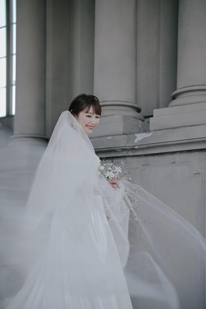 佐賀・有田ポーセリンパークの前撮り/フォトウェディングのロケーション撮影 | ベールを使ったショットも。