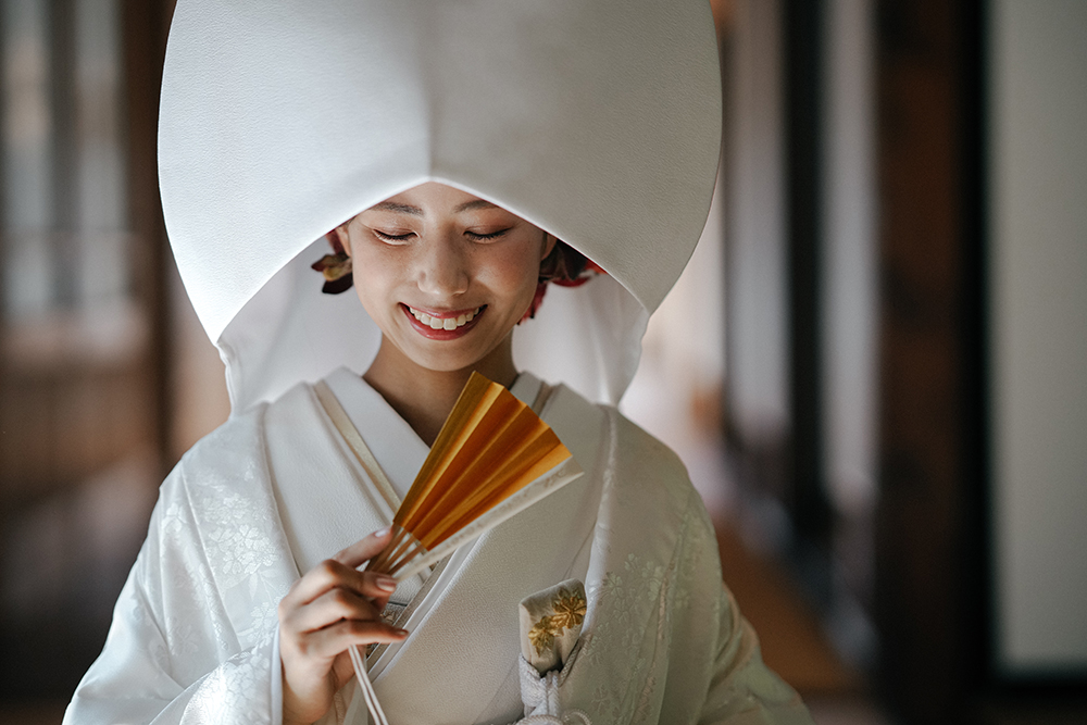 静岡・法多山尊永寺の前撮り/フォトウェディングのロケーション撮影 | 白無垢綿帽子姿で撮影。