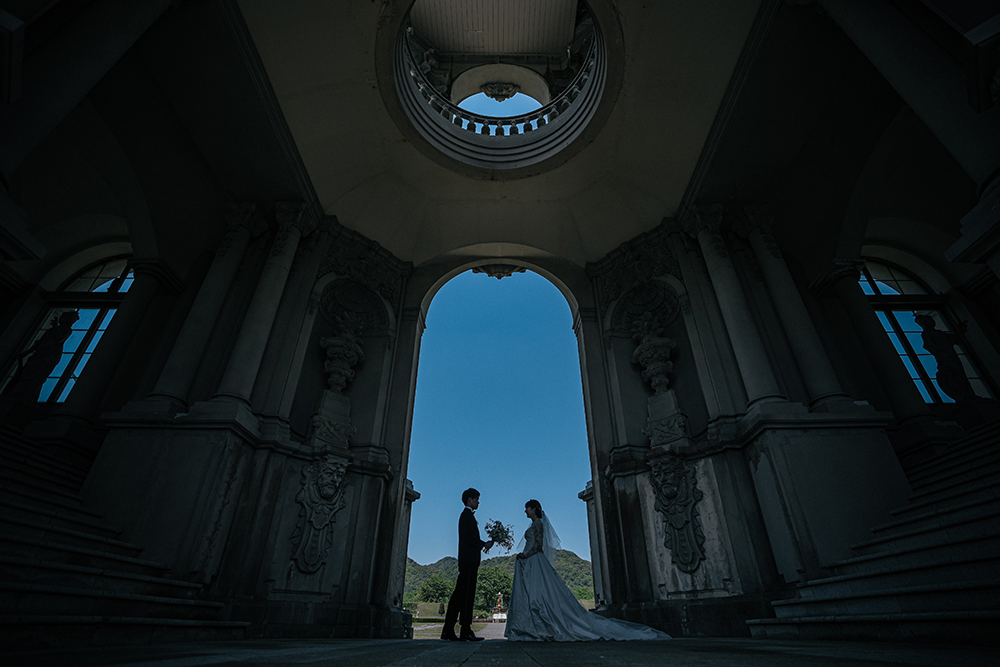 佐賀・有田ポーセリンパークの前撮り/フォトウェディングのロケーション撮影 | シルエット写真も。