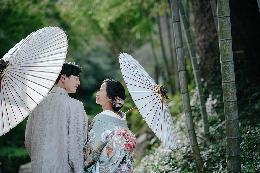 静岡・浜松城公園の前撮り/フォトウェディングのロケーション撮影 | 人気の和傘ショット。