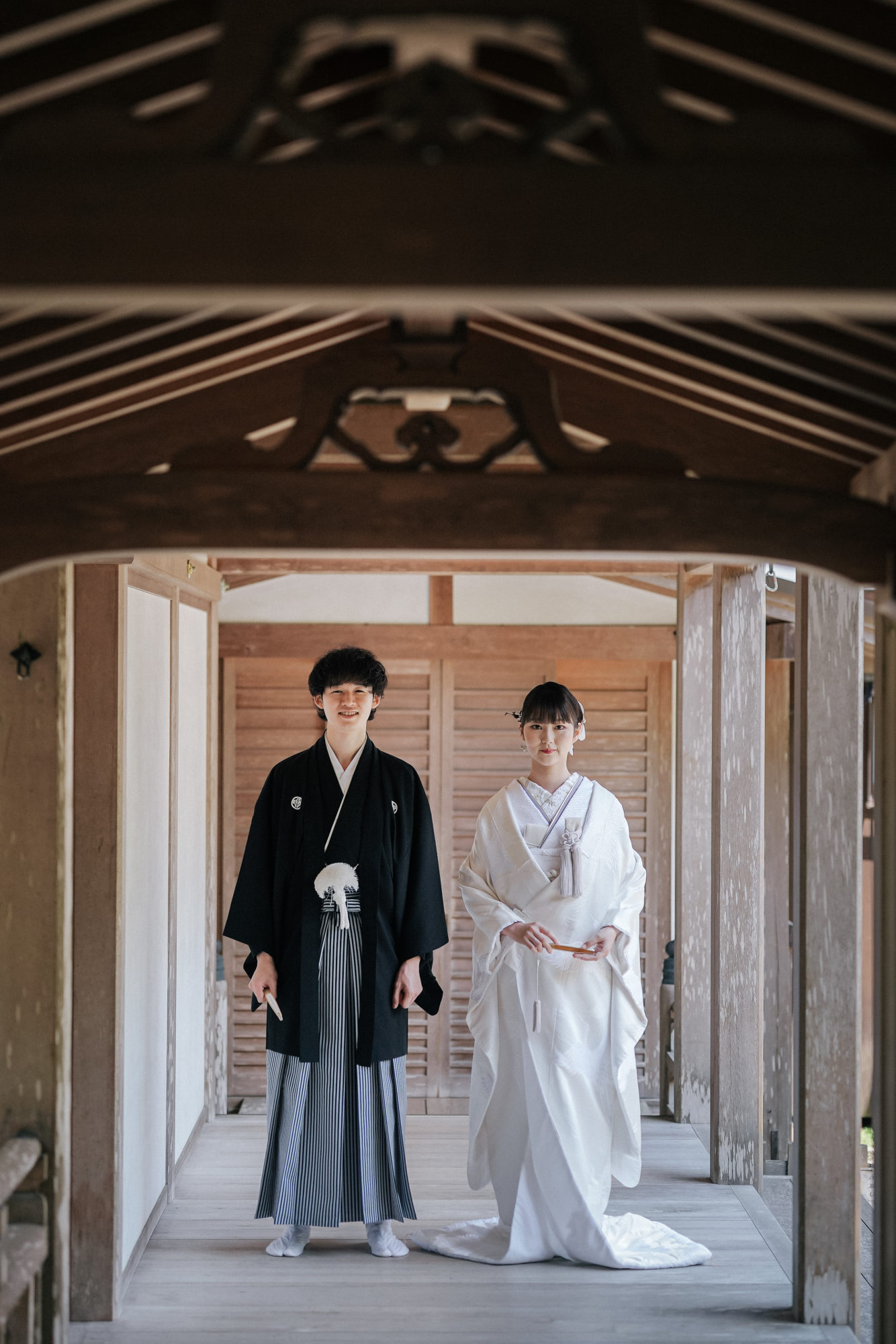 福岡・千如寺の前撮り/フォトウェディングのロケーション撮影 | お寺の回廊でシンプルに。