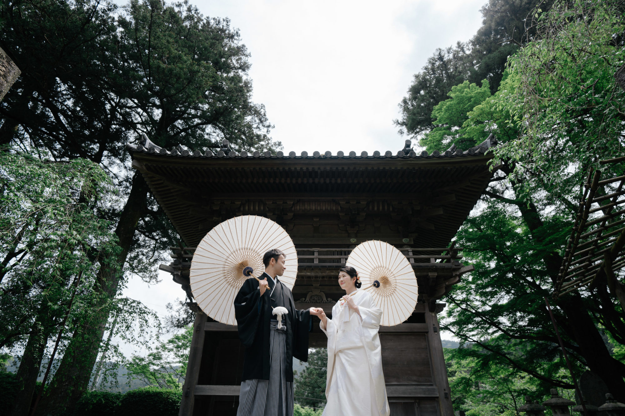 福岡・千如寺の前撮り/フォトウェディングのロケーション撮影 | 境内には和装の撮影スポットが数多くあります。
