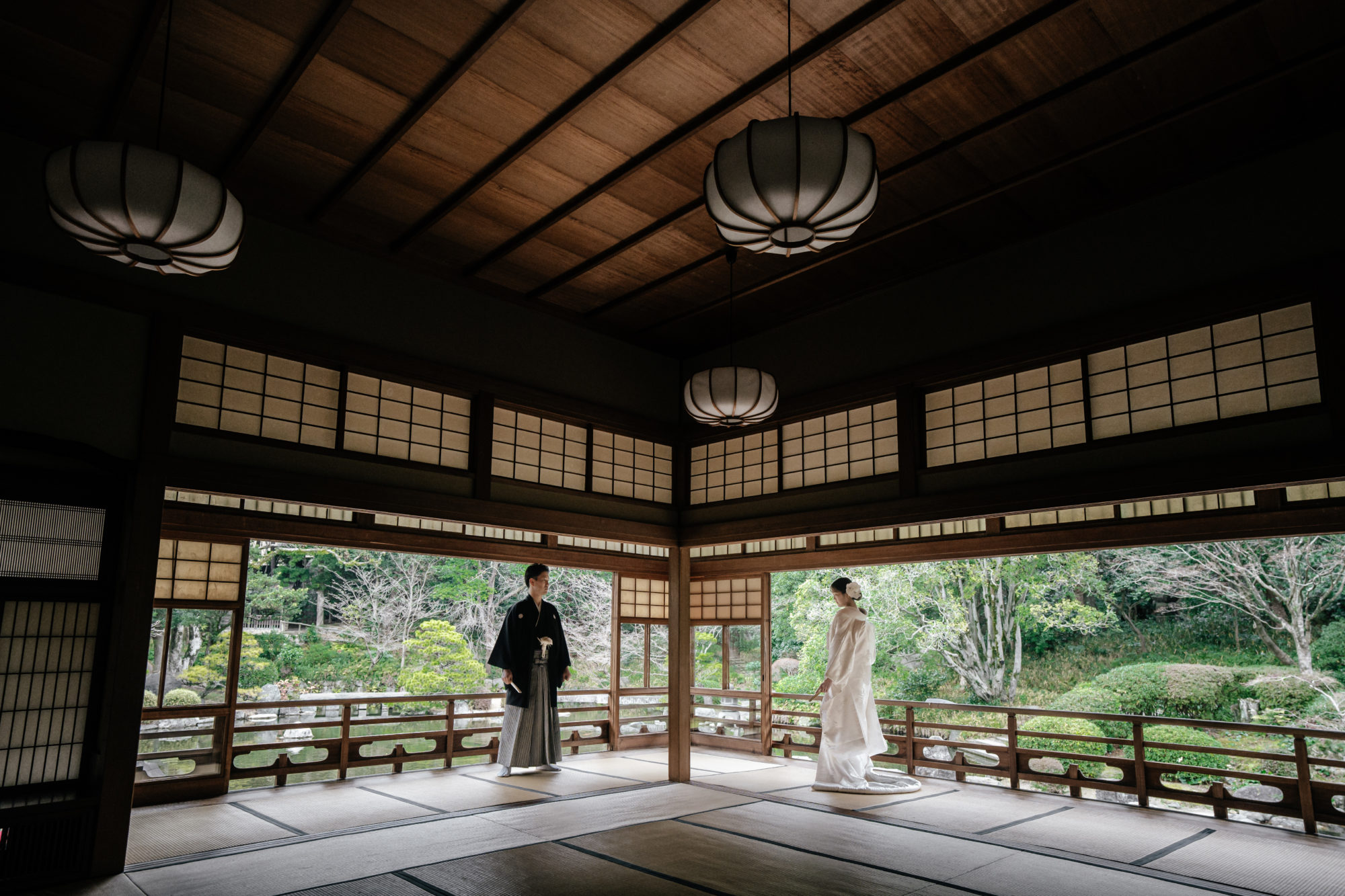 福岡・友泉亭公園・大広間の前撮り/フォトウェディングのロケーション撮影 | 友泉亭の大広間を存分に活かして
