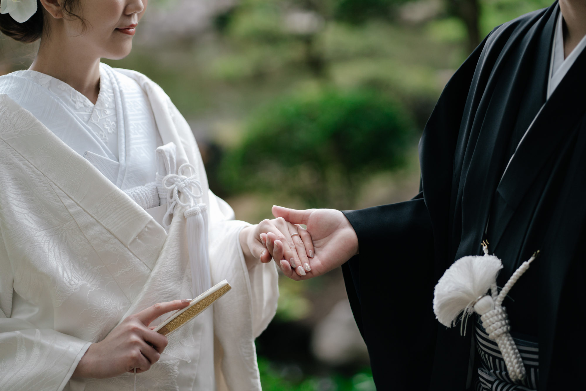福岡・友泉亭公園・日本庭園の前撮り/フォトウェディングのロケーション撮影 | エスコトートのお手元