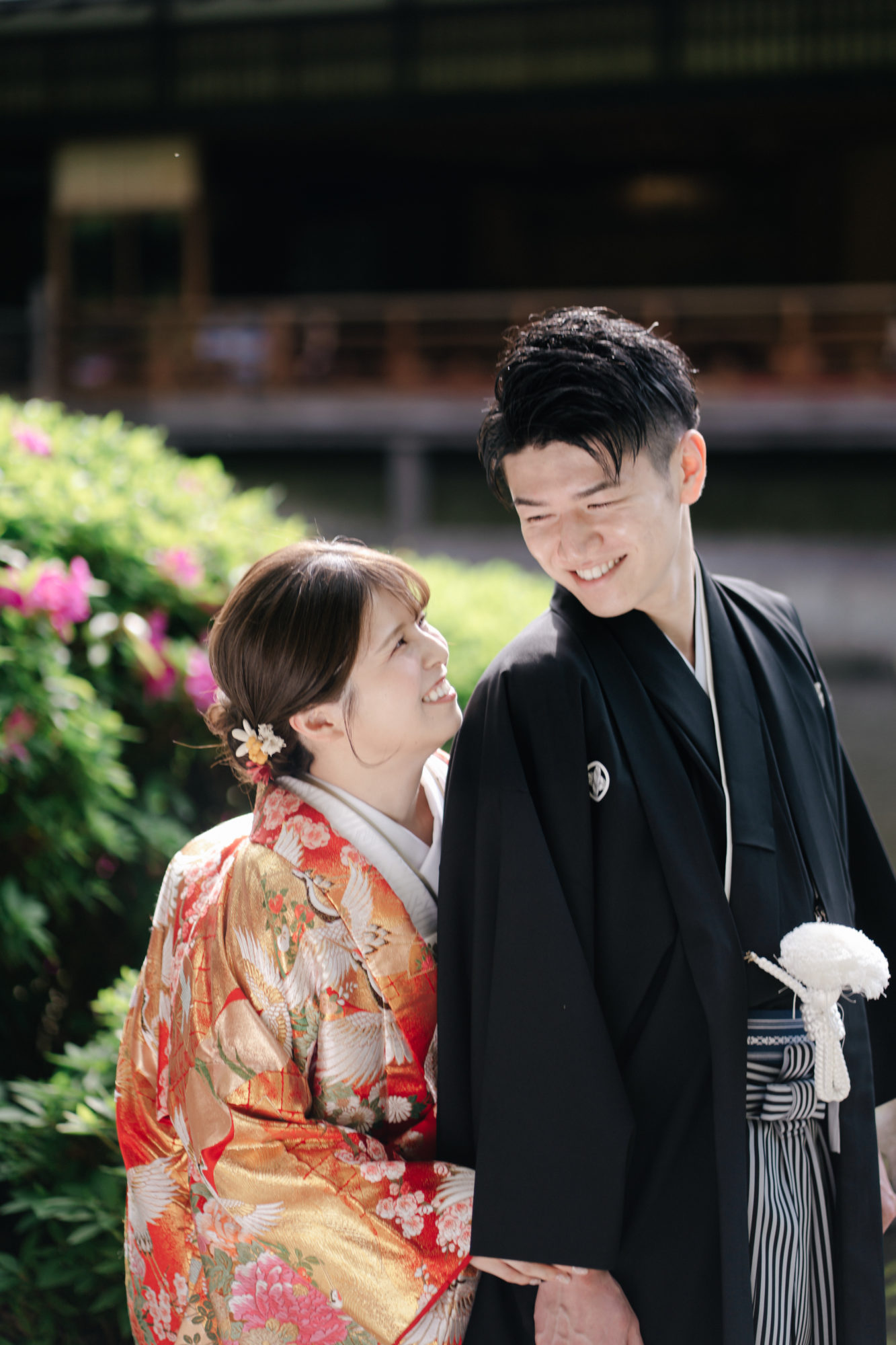 福岡・友泉亭公園の前撮り/フォトウェディングのロケーション撮影 | 鮮やかな色打掛がお似合い。