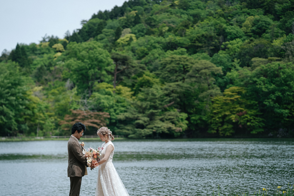 兵庫・再度公園の前撮り/フォトウェディングのロケーション撮影 | 水辺でフォトウェディング。