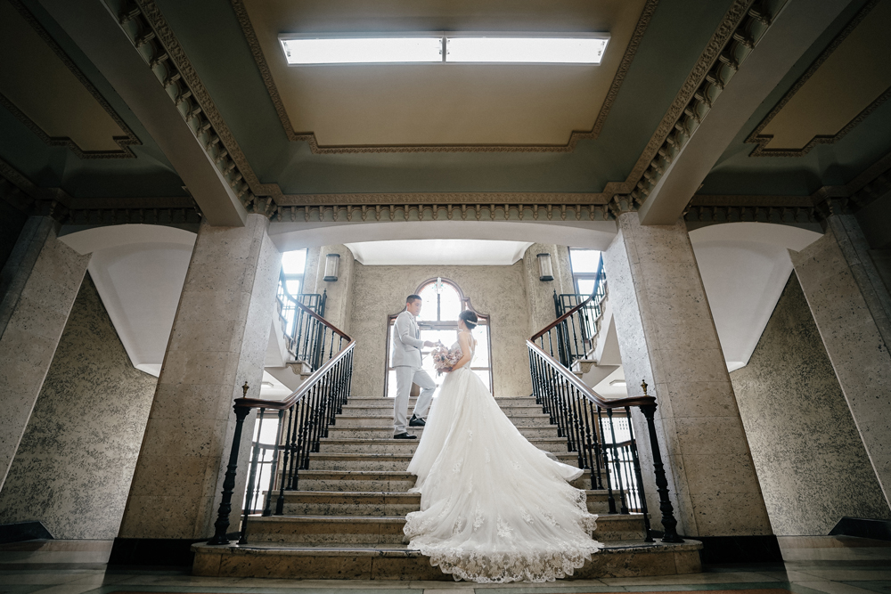 静岡・静岡市役所の前撮り/フォトウェディングのロケーション撮影 | 人気の階段ショット。