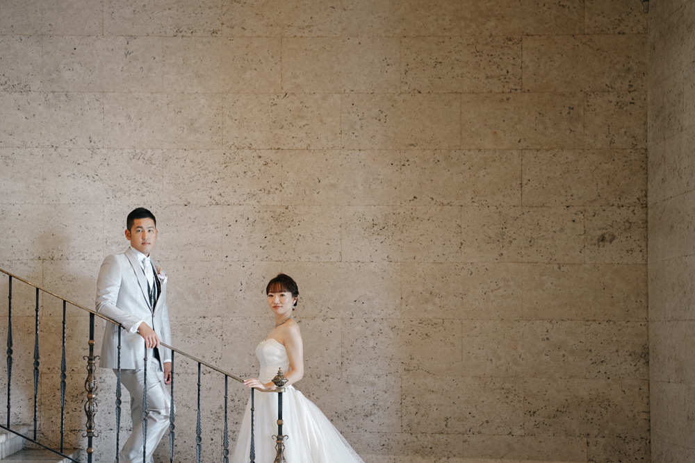 静岡・静岡市役所の前撮り/フォトウェディングのロケーション撮影 | クラシックな雰囲気漂う市役所の中で。