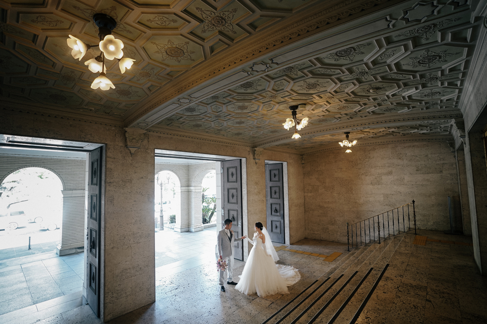 静岡・静岡市役所の前撮り/フォトウェディングのロケーション撮影 | 洋館がアンティークな雰囲気を演出してくれます。