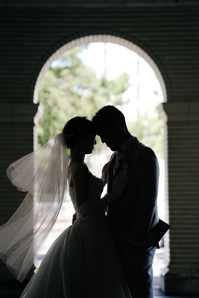 静岡・静岡市役所の前撮り/フォトウェディングのロケーション撮影 | ウェディングドレスが映える歴史的な建物で二人だけの世界。