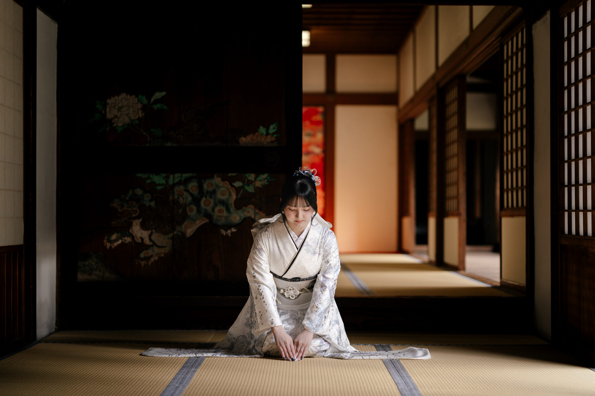 京都・随心院・冬の前撮り/フォトウェディングでのロケーション撮影 | 厳かな雰囲気の一枚
