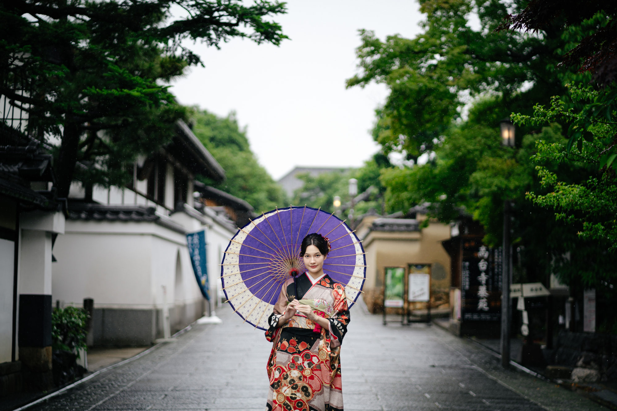 京都・街並み・八坂の前撮り/フォトウェディングでのロケーション撮影 | 新緑と街並み