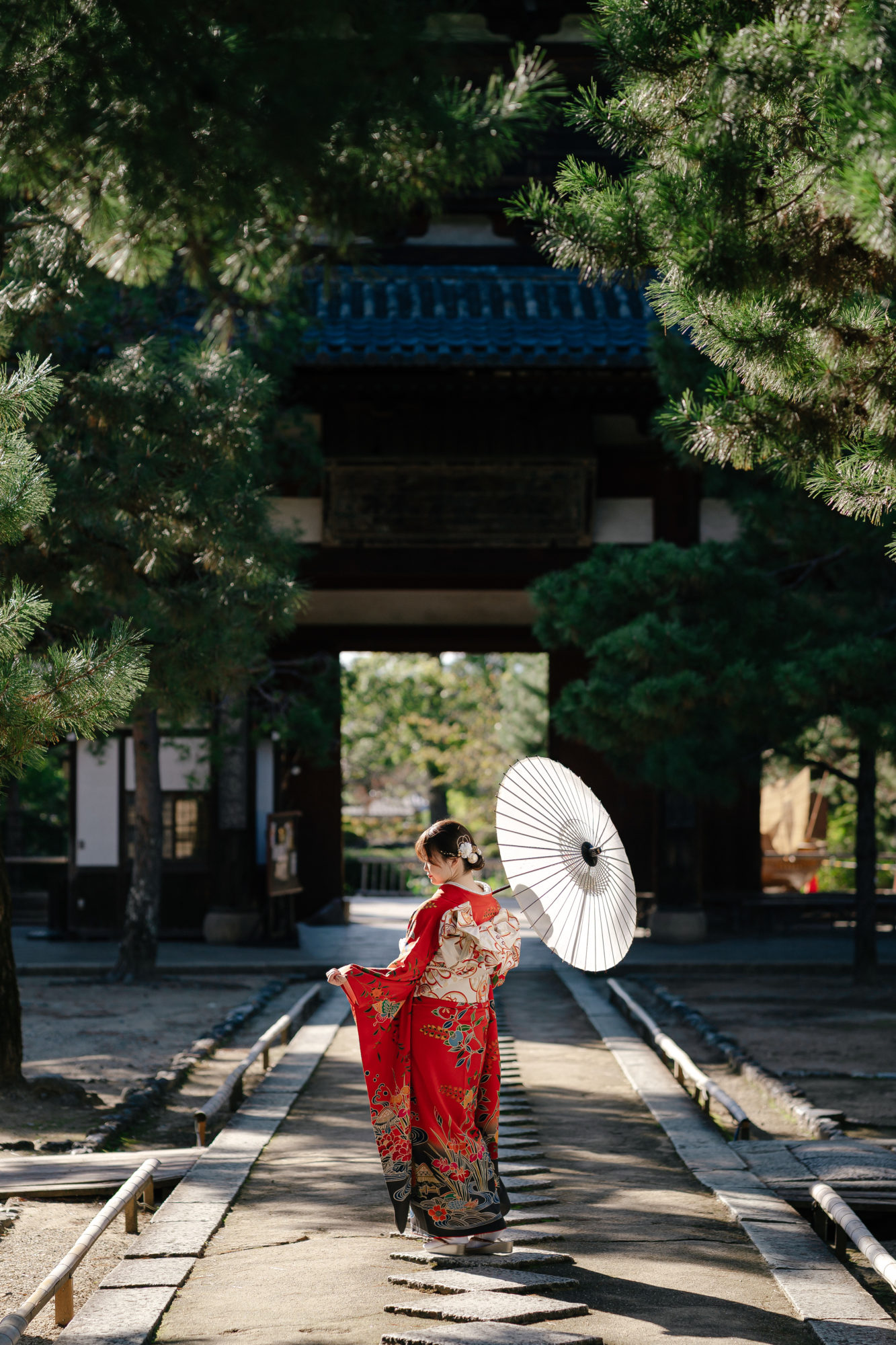 京都・萬福寺・秋の前撮り/フォトウェディングでのロケーション撮影 | 後ろ姿も綺麗です