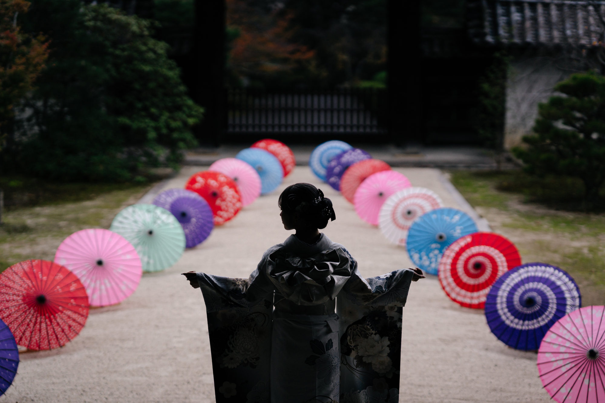 京都・随心院・秋の前撮り/フォトウェディングでのロケーション撮影 | 傘がとても可愛い