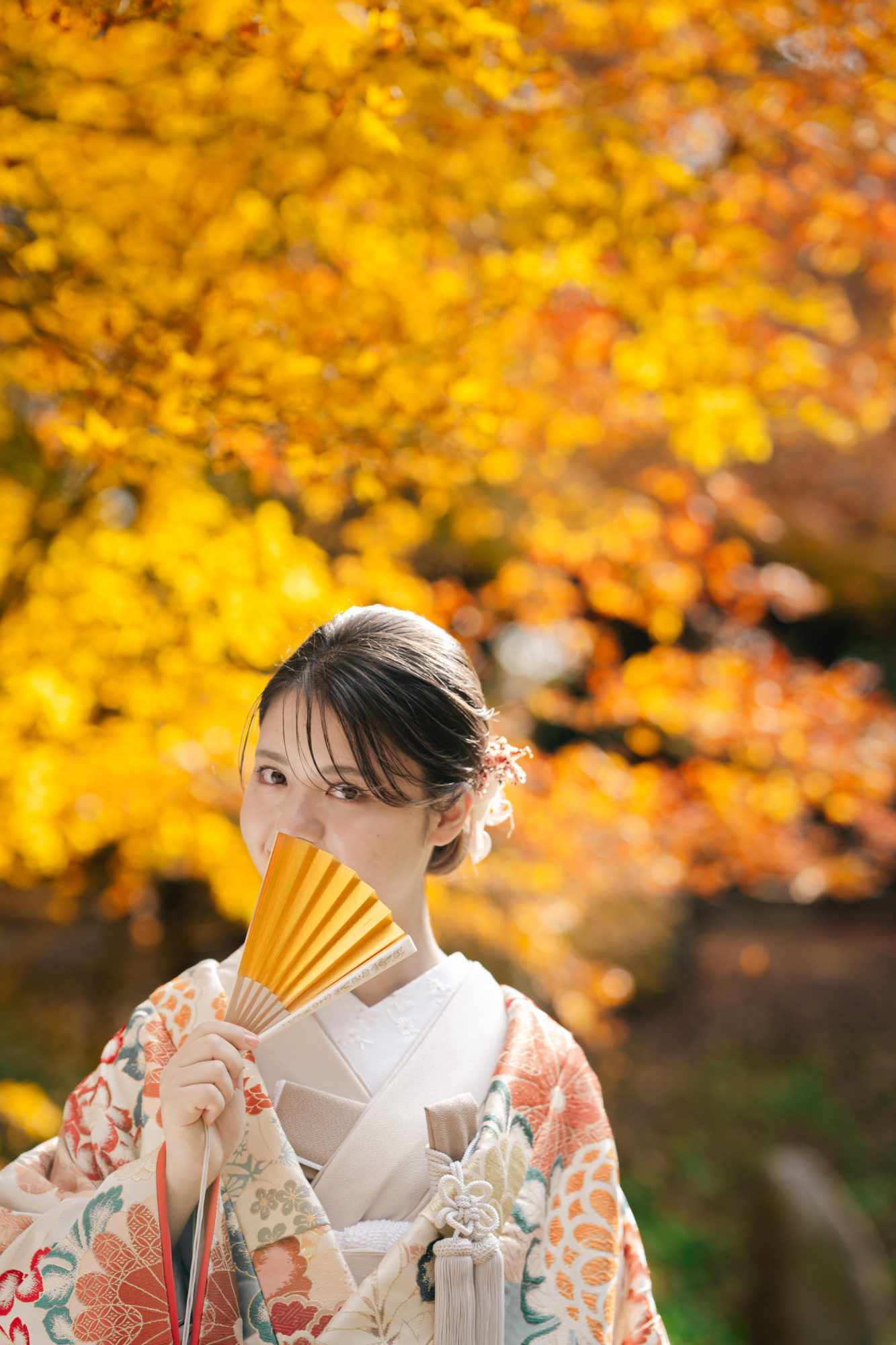 福岡・西公園の前撮り/フォトウェディングのロケーション撮影 | 扇子を活かした和装前撮り。