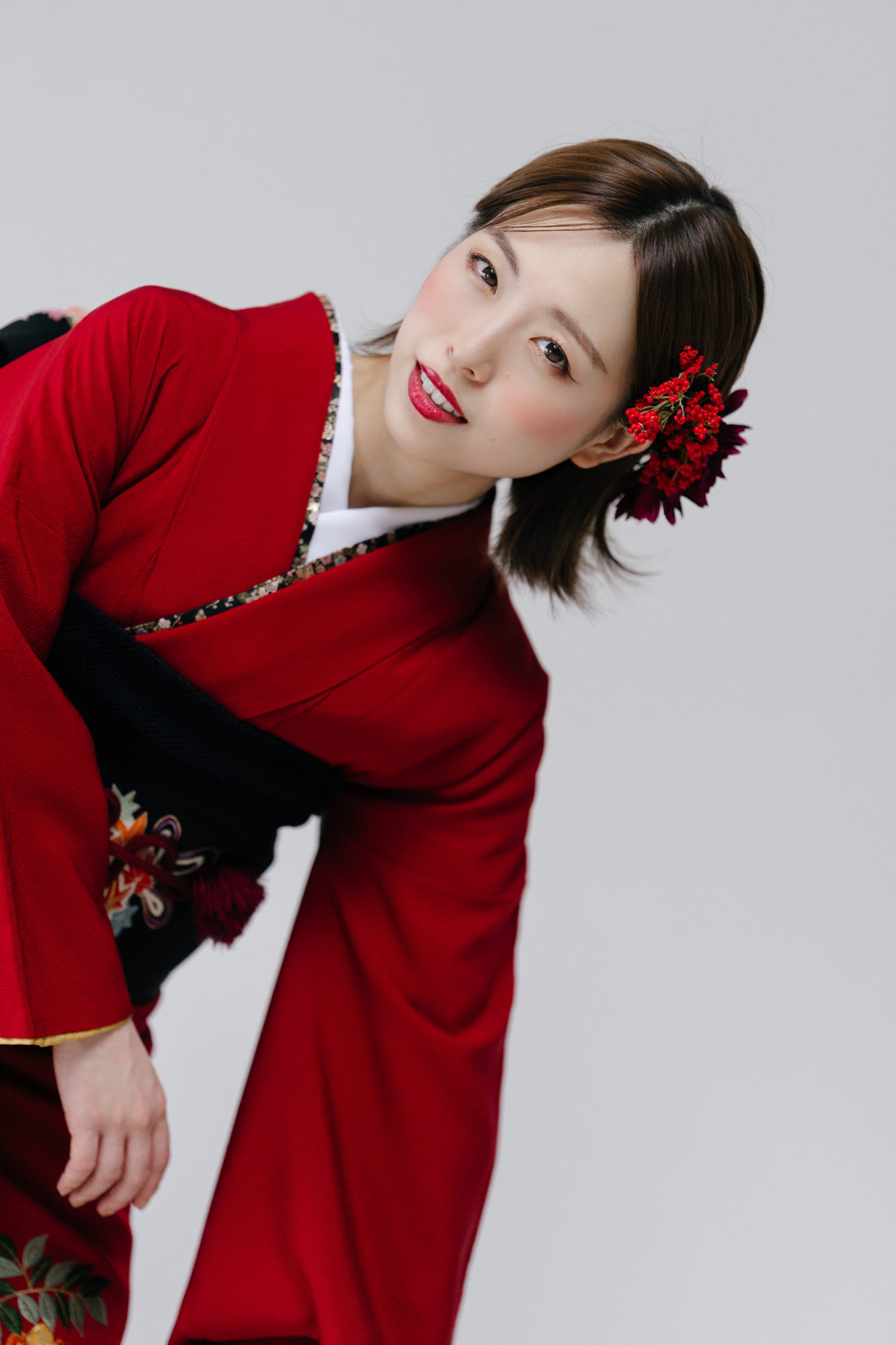 京都・スタジオの前撮り/フォトウェディングでのロケーション撮影 | 白壁のスタジオは振袖が映えます