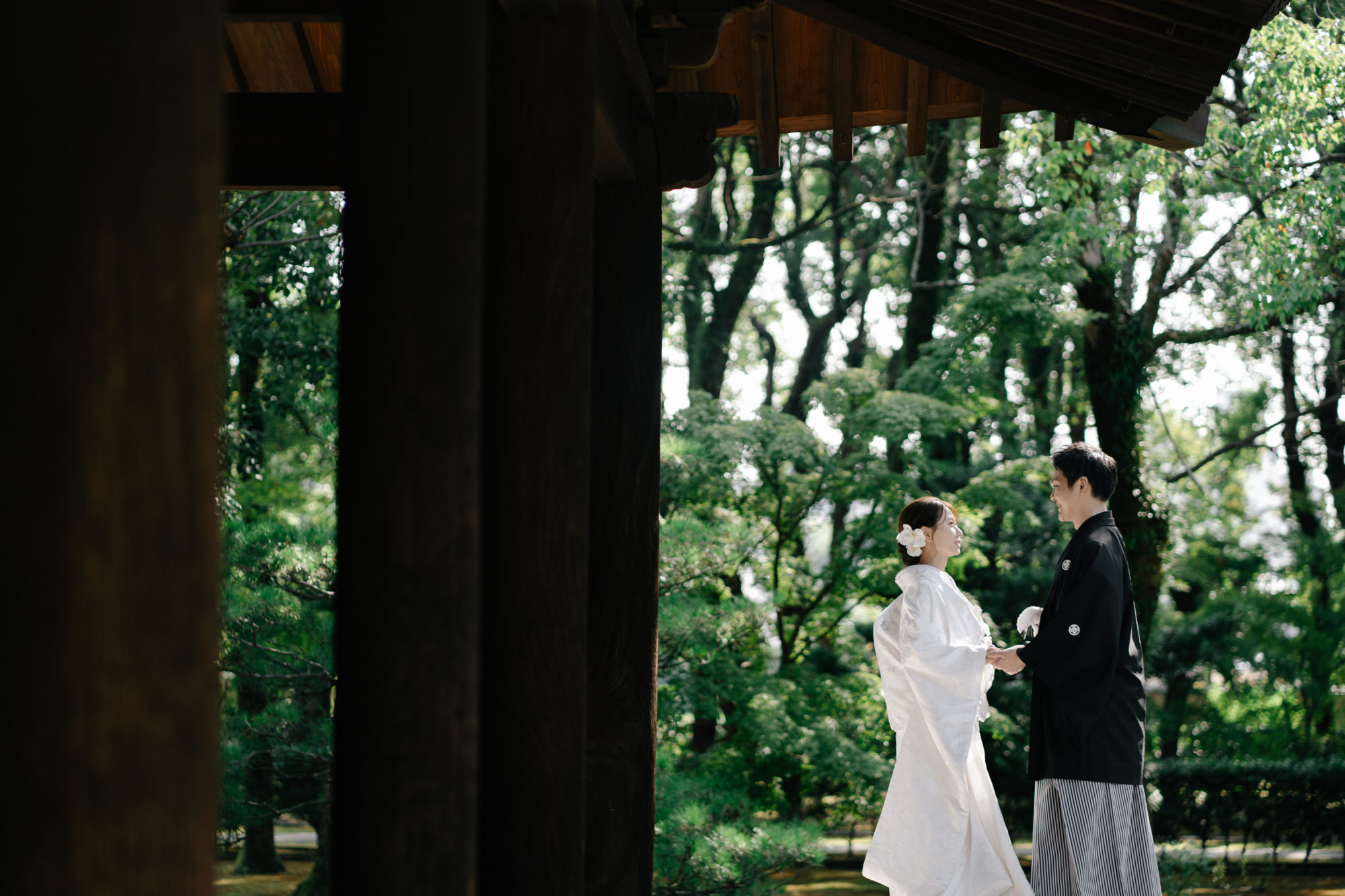 福岡・聖福寺の前撮り/フォトウェディングのロケーション撮影 | 広大な境内で和装前撮り。