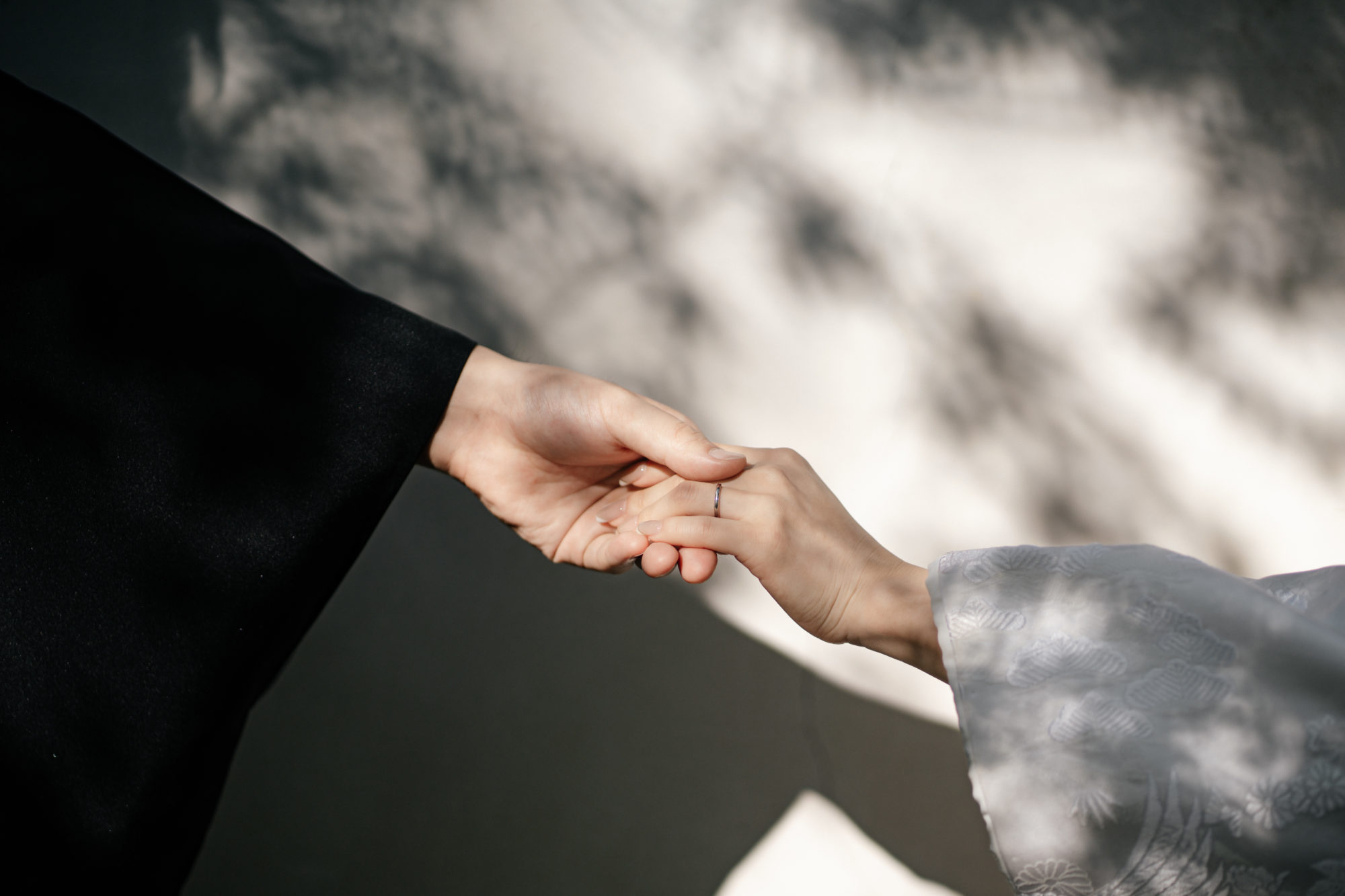 福岡・聖福寺の前撮り/フォトウェディングのロケーション撮影 | 楓の葉のかげを落として。