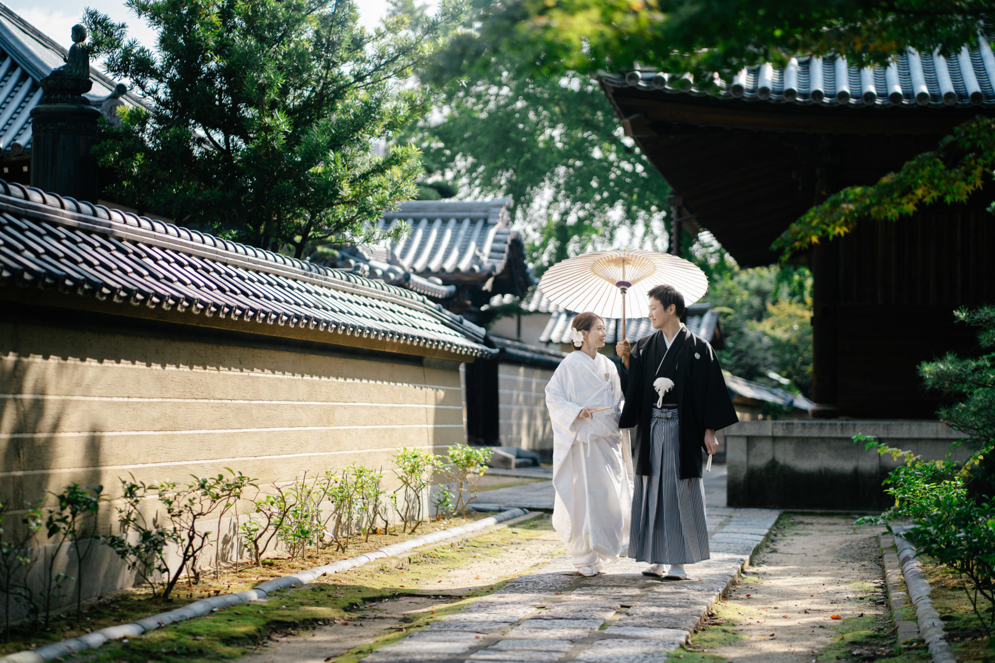 福岡・聖福寺の前撮り/フォトウェディングのロケーション撮影 | 福岡博多の中心地にあるお寺で和装前撮り。