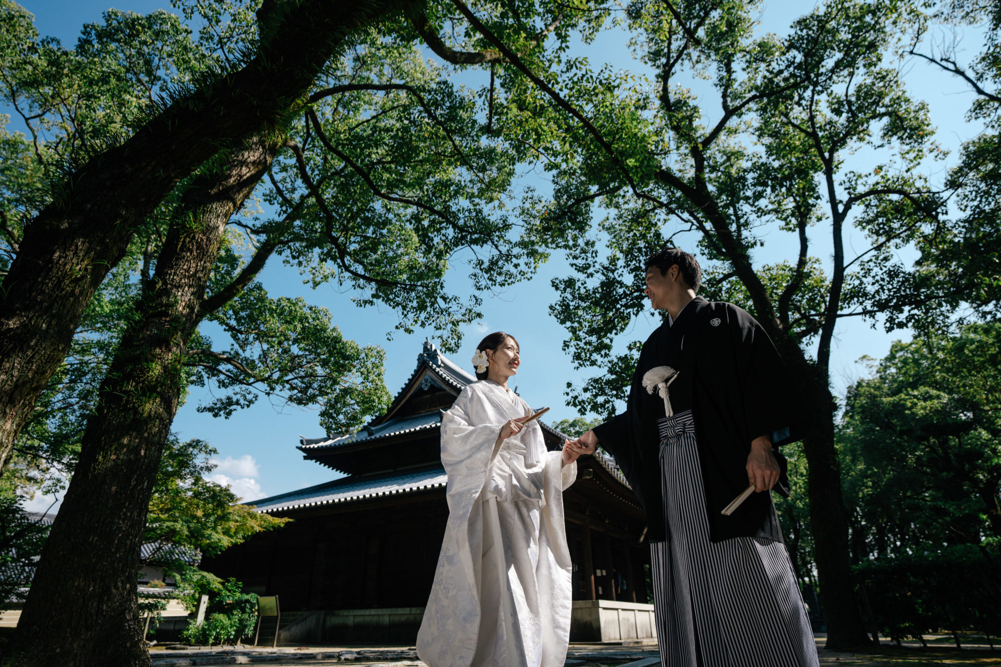 福岡・聖福寺の前撮り/フォトウェディングのロケーション撮影 | 福岡博多の広大なお寺での前撮り。