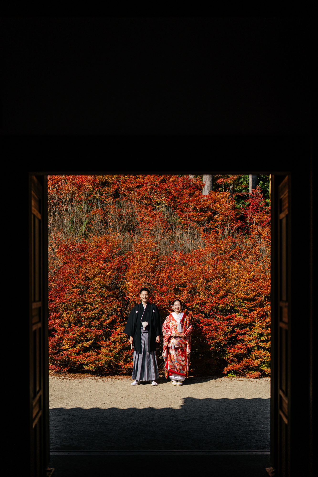 福岡・呑山観音寺の前撮り/フォトウェディングのロケーション撮影 | ドウダンツツジが美しい呑山観音寺。