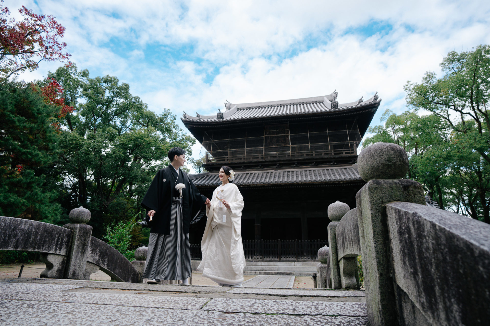 福岡・聖福寺の前撮り/フォトウェディングのロケーション撮影 | 広大なロケーションで和装前撮り。