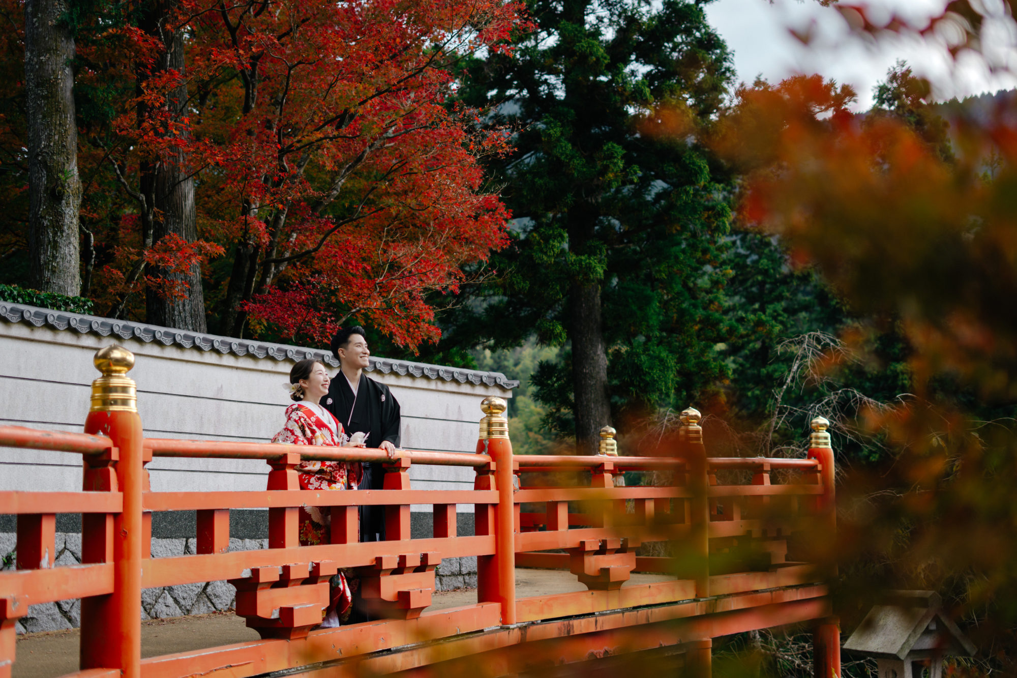 福岡・呑山観音寺の前撮り/フォトウェディングのロケーション撮影 | 福岡でも指折りの紅葉スポットです。