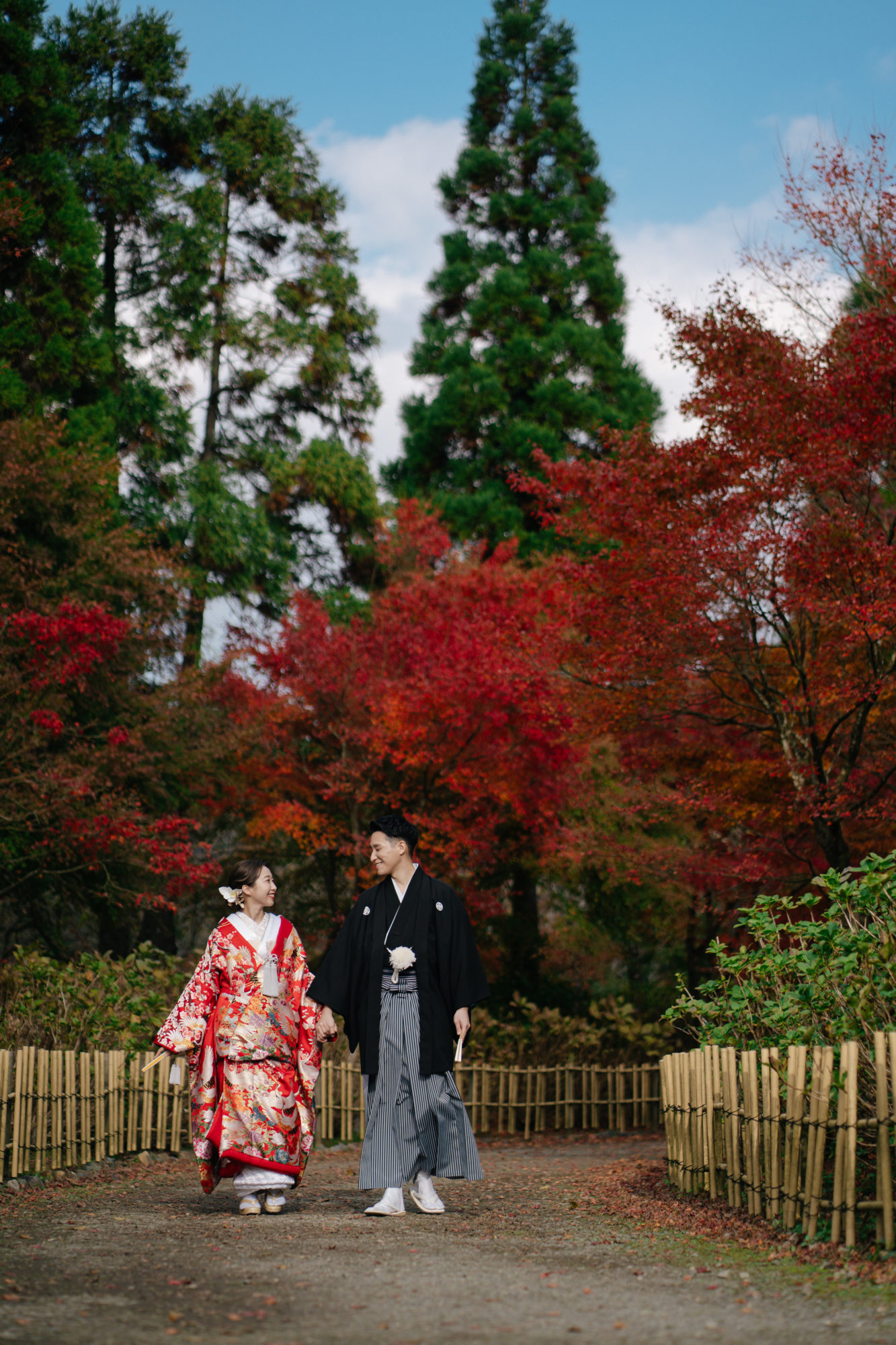 福岡・呑山観音寺の前撮り/フォトウェディングのロケーション撮影 | 広大な境内で和装前撮り。