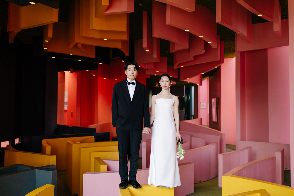 養老公園・養老天命反転地の前撮り/フォトウェディングのロケーション撮影 | アートの中で前撮り撮影。