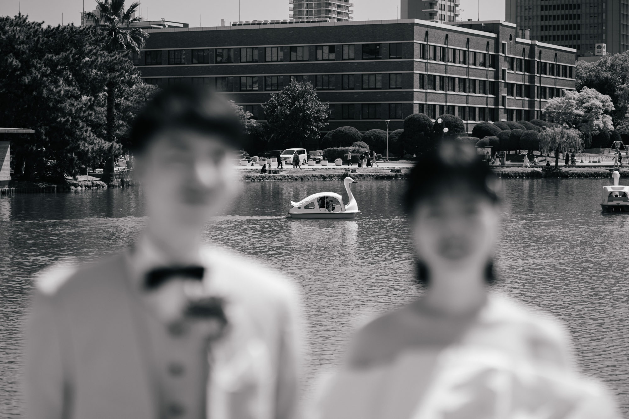 福岡・大濠公園の前撮り/フォトウェディングのロケーション撮影 | 大濠公園といえばスワンボート。