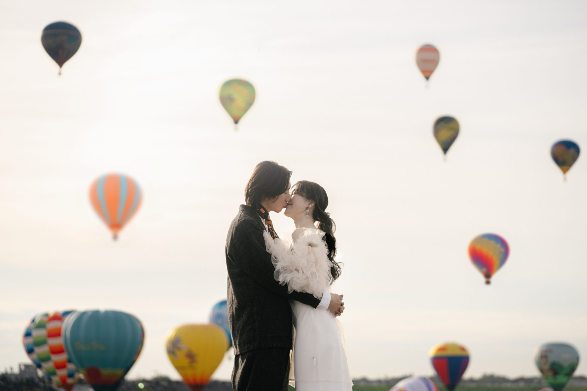 佐賀・佐賀バルーンフェスタの前撮り/フォトウェディングのロケーション撮影 | トルコのカッパドキアのような佐賀バルーンフェスタ。