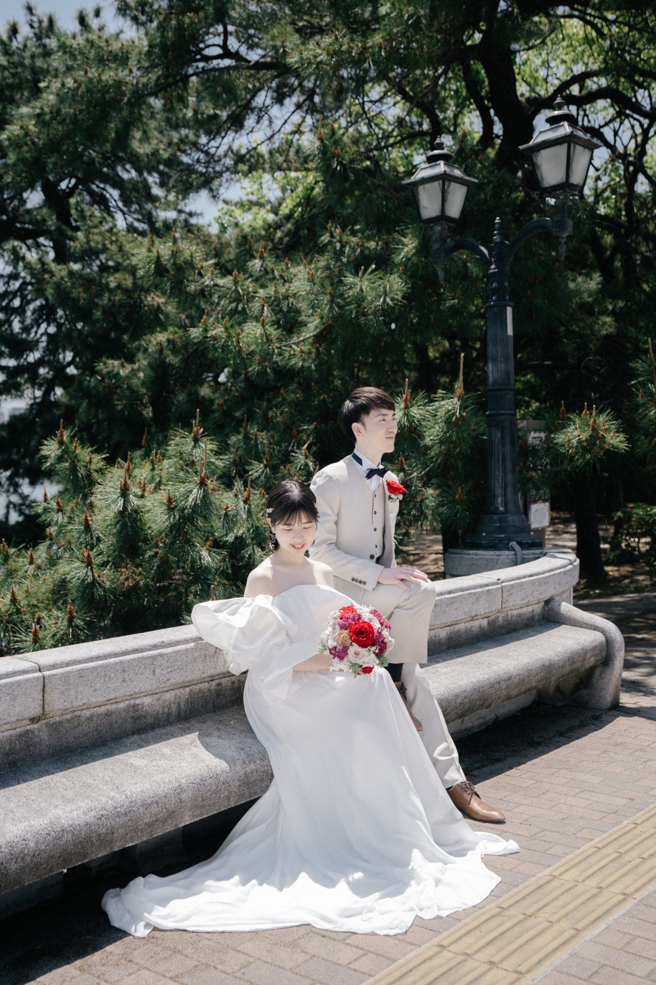 福岡・大濠公園の前撮り/フォトウェディングのロケーション撮影 | 公園内をゆっくり散歩しながらのロケーションフォト。