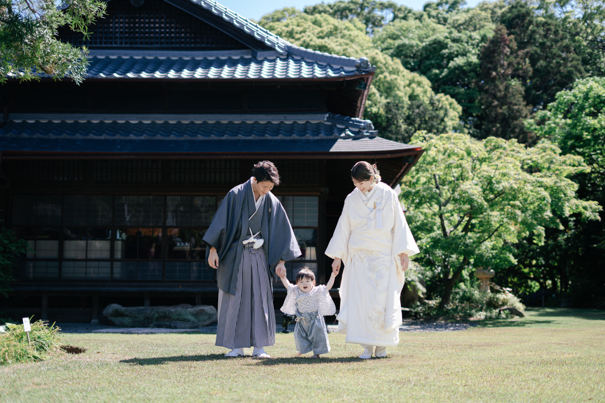福岡・高宮南緑地の前撮り/フォトウェディングのロケーション撮影 | 歴史ある建物をバックに和装前撮り。
