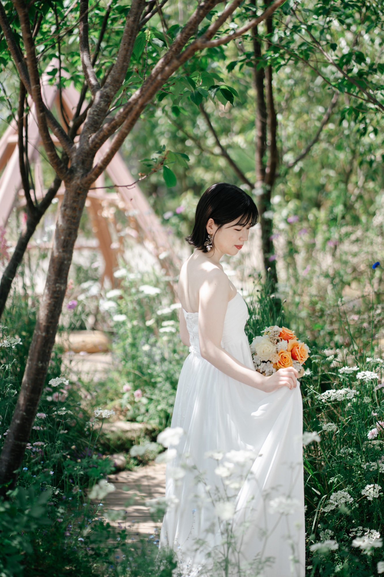 福岡・植物園の前撮り/フォトウェディングのロケーション撮影 | ウェディングドレスが映える緑に囲まれたロケーション。